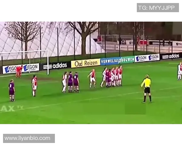 当红球星走进街头草根赛场激情四射展现足球最纯粹魅力